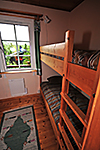 Sovrum med två sängar i stuga m70 Fageråsen, Trysil.