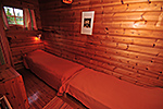 Sovrum med två bäddar i stuga m70 Fageråsen, Trysil.